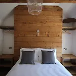 Apartment 5 At Number 8: 1 Bedroom, Sofa Bed In Lounge, Kitchenette & Walk-In Shower
