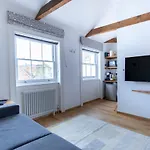Apartment 5 At Number 8: 1 Bedroom, Sofa Bed In Lounge, Kitchenette & Walk-In Shower