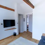 Apartment 5 At Number 8: 1 Bedroom, Sofa Bed In Lounge, Kitchenette & Walk-In Shower
