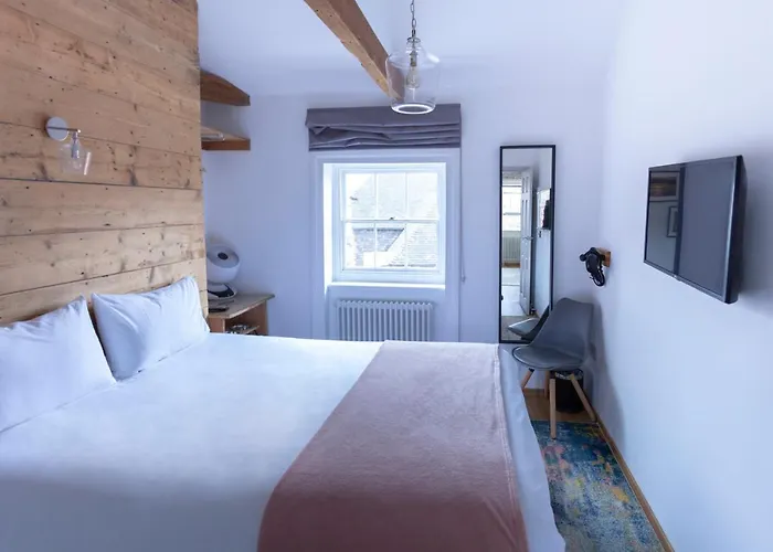 Apartment 5 At Number 8: 1 Bedroom, Sofa Bed In Lounge, Kitchenette & Walk-In Shower