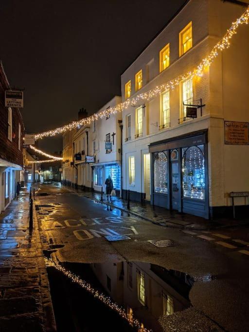 Apartment 5 At Number 8: 1 Bedroom, Sofa Bed In Lounge, Kitchenette & Walk-in Shower Canterbury