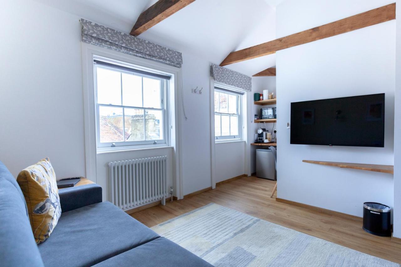 5 At Number 8: 1 Bedroom, Sofa Bed In Lounge, Kitchenette & Walk-in Shower * Canterbury
