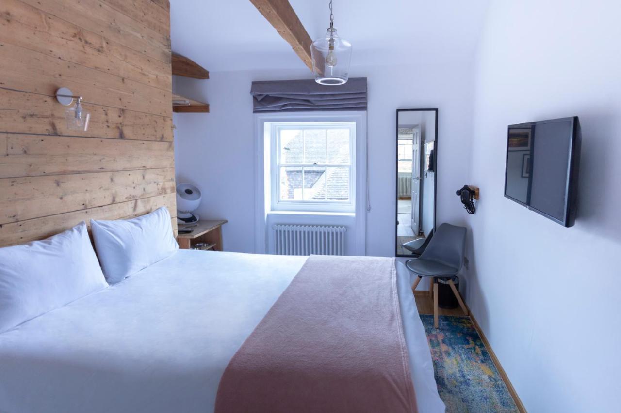 5 At Number 8: 1 Bedroom, Sofa Bed In Lounge, Kitchenette & Walk-in Shower Apartment *