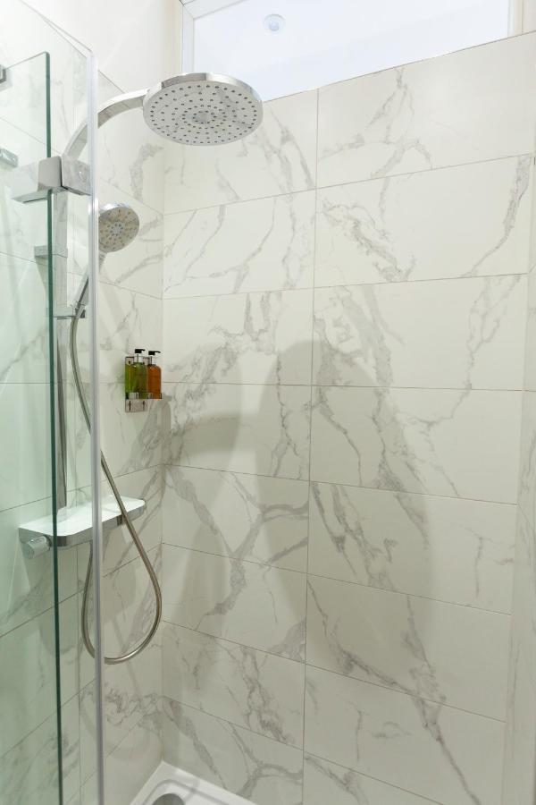 Apartment 5 At Number 8: 1 Bedroom, Sofa Bed In Lounge, Kitchenette & Walk-in Shower Canterbury